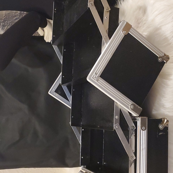 RARE! VINTAGE MAC Cosmetics Train Case - Picture 15 of 17